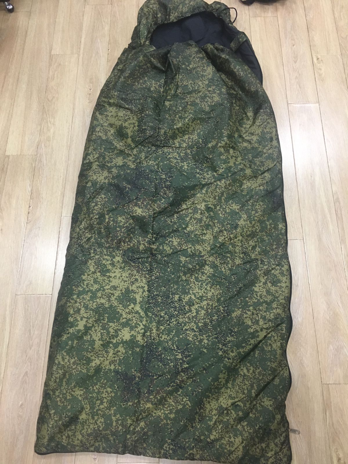 Армейский спальный мешок с капюшоном со стяжкой на 2-х фиксаторах