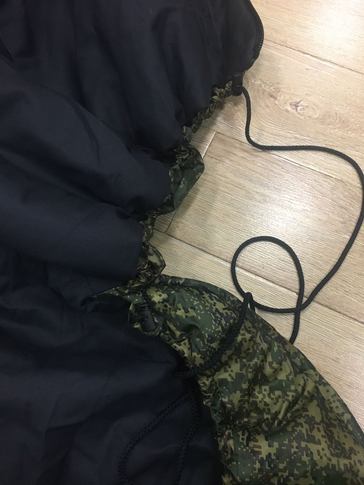 Армейский спальный мешок с капюшоном со стяжкой на 2-х фиксаторах