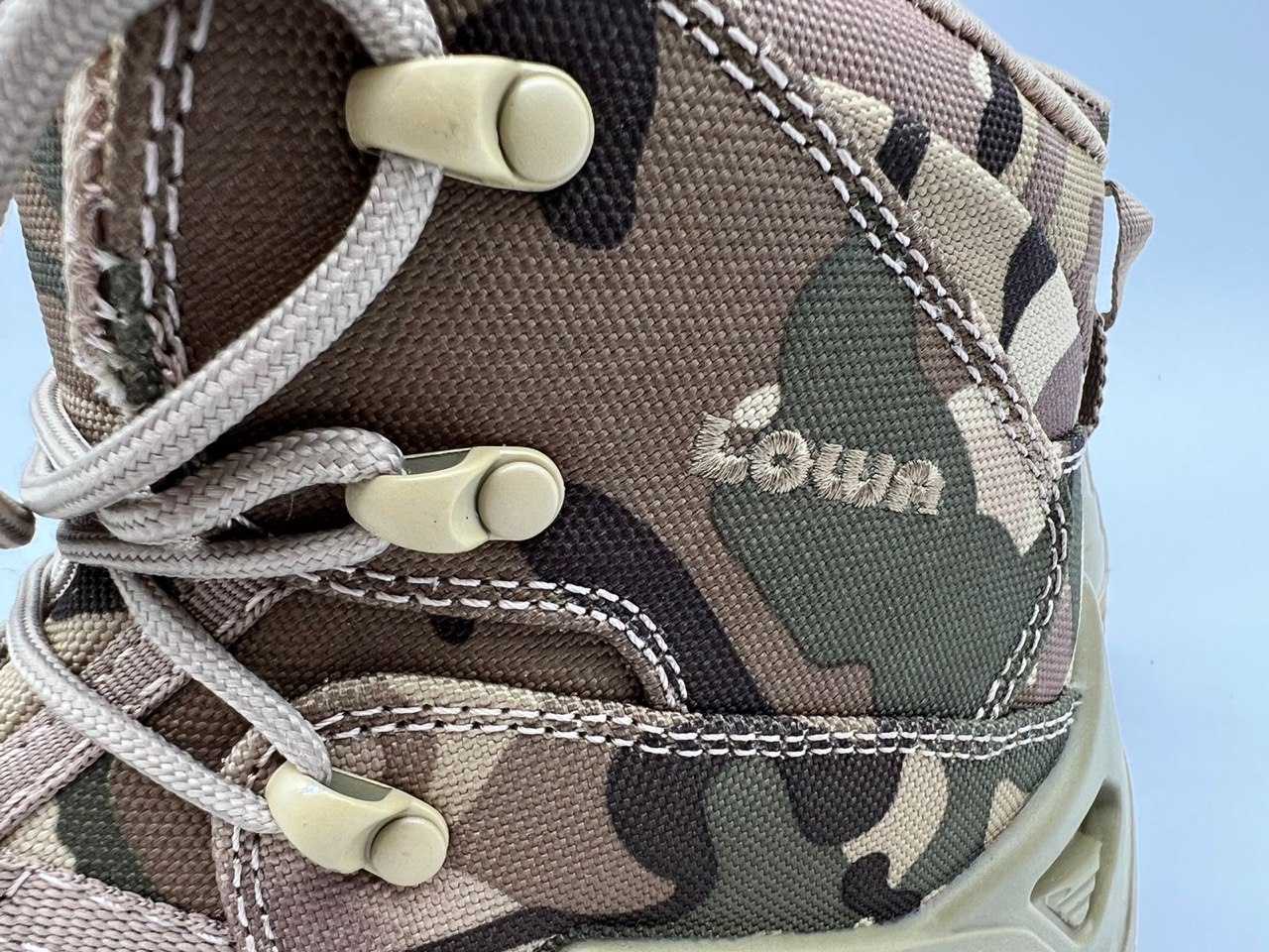 Тактические треккинговые ботинки LOWA