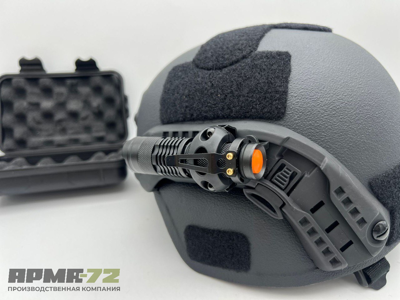 Фонарик тактический для шлема