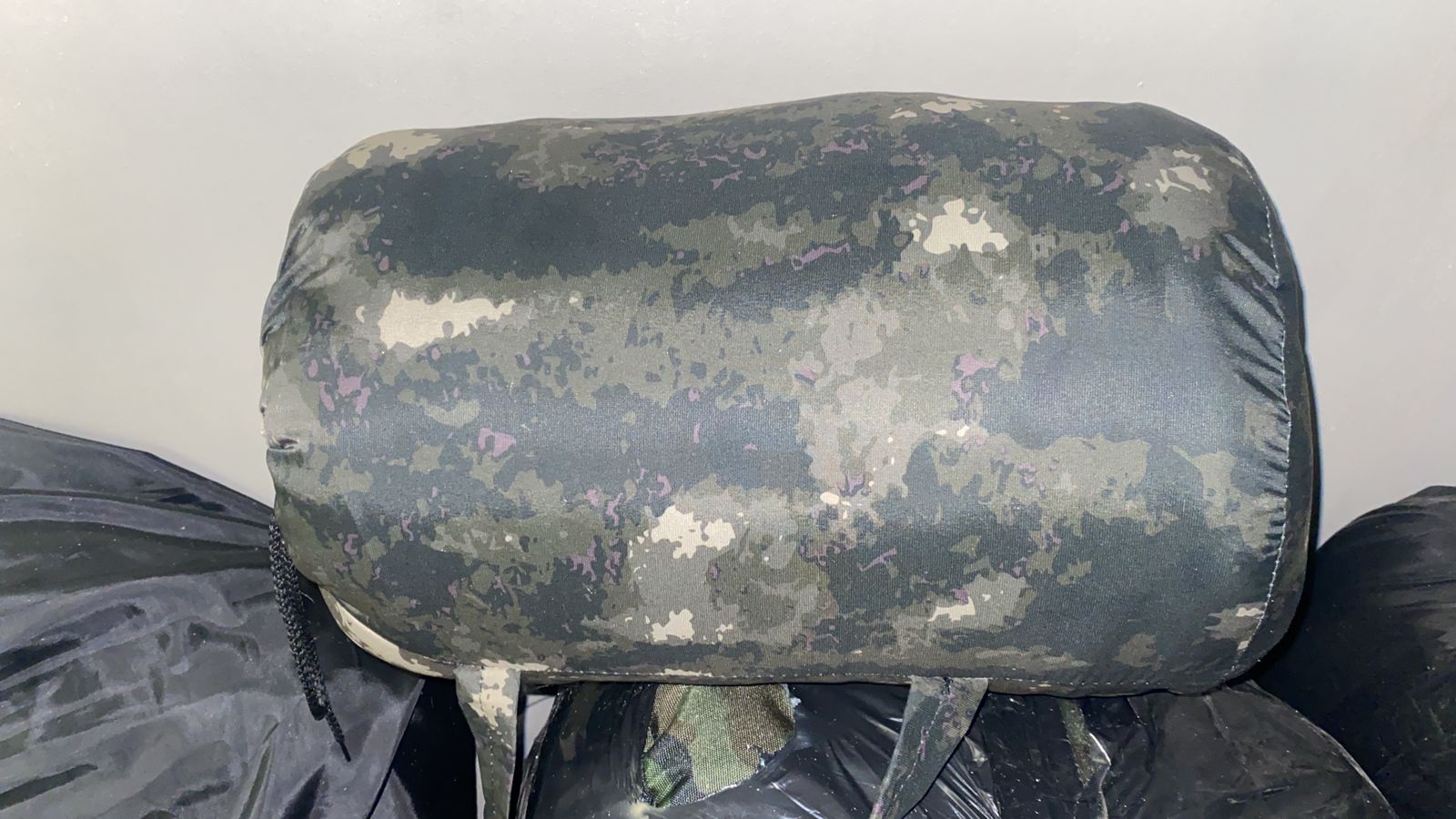 Армейский спальный мешок с капюшоном со стяжкой на 2-х фиксаторах