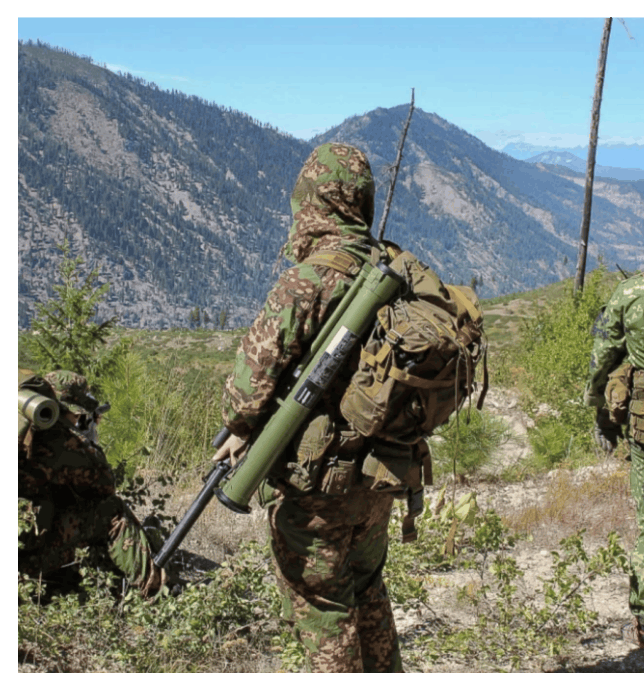 Камуфляж классический камуфляжные расцветки в горах Кавказа летом